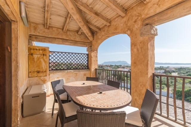 Mansion On The Hill Villa Olbia Exterior photo