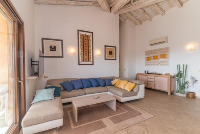Mansion On The Hill Villa Olbia Exterior photo