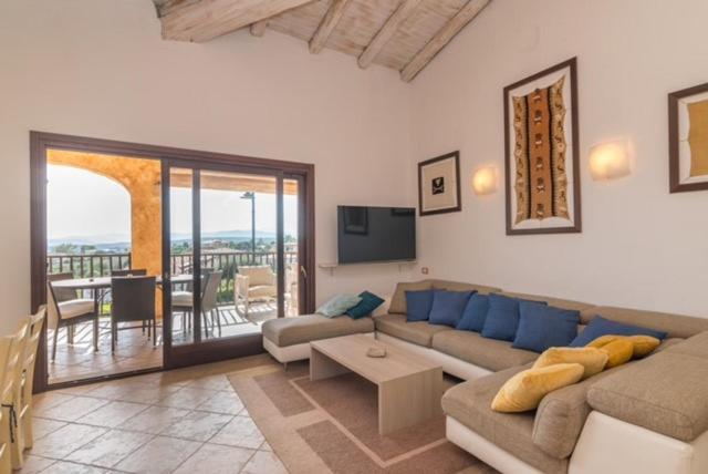 Mansion On The Hill Villa Olbia Exterior photo